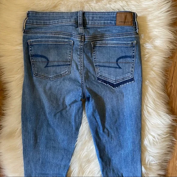 ❌SOLD❌ AMERICAN EAGLE LIGHT DENIM DISTRESSED JEGGING - Picture 5 of 9